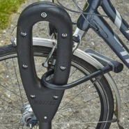 Poteau range 2 vélos avec un anneau en gomme pour une protection maximum des vélos_1
