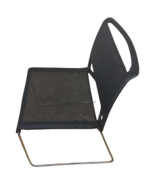 Chaise de réunion Wilkhahn Aline 230 - d'occasion - empilable, assise et dossier en résille noire, piètement en aluminium_1