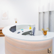 Banque d'accueil arrondie Valde - MDD - Chêne Ambré_1