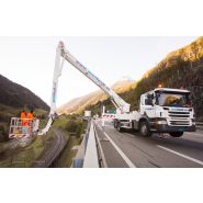 Camion nacelle Brontoskylift avec stabilisation variable