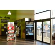 Totem LCD numérique sur pied intérieur - 55 à 86 pouces - HD ou 4K - Luminosité automatique - Garantie 2 ans_1