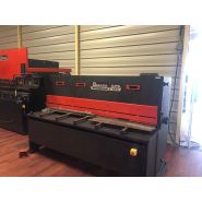 Équipement de découpe AMADA avec accompagnateur de tôle arrière