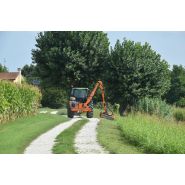 Broyeur d'accotement équipé d'un bras robuste et flexible en Strenx 700