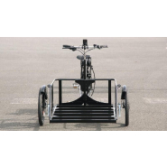 Triporteur utilitaire avec malle avant modulable et volume de 550 litres