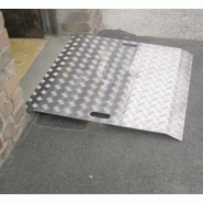 Rampe d'accès en aluminium - 01044 - Pour dénivellations entre 19 et 36 cm - Capacité 200 kg_1