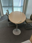 Table de réunion ovale - piétement tulipe en métal - d'occasion_1