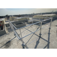 Garde corps fixe sur potelet avec montant profilé en aluminium, conçue pour la sécurisation de toiture terrasse - GM_1