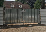 Portail bardé véhicule 4,3m*2m - cadre pré-galvanisé, tôle sécurisée et renforcée_1
