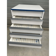 Meuble d'occasion de laboratoire avec 9 tiroirs - sur pieds métal - ATEX - référence P21091149_1