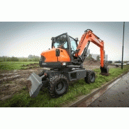 Mini pelle DX57W-5 offrant une vitesse de déplacement jusqu'à 30 km/h