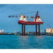 Bos 14000, grue adaptée aux opérations de maintenance offshore sur éoliennes