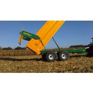 Benne agricole monocoque équipée d'une flèche d'attelage réglable