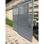 Caillebotis pressé sur-mesure pour mobiliers urbains - en acier, inox ou aluminium