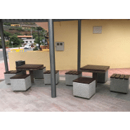 Chaise Kube M UM372SLM - Banc en béton préfabriqué gris granite avec lattes en bois tropical traité_1
