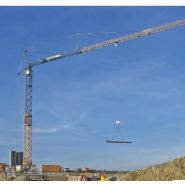 Grue de chantier Liebherr avec fonction Load-Plus augmentant la charge de 20%