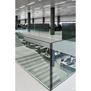 Garde-corps en verre - EeStairs Nederland BV - TransParancy, design discret et normes de sécurité_1