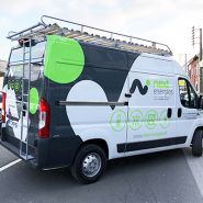 Adhésif polymère haute résistance pour marquage de véhicule utilitaire