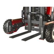 Chariot élévateur Moffett M5 NX optimisé pour terrains irréguliers