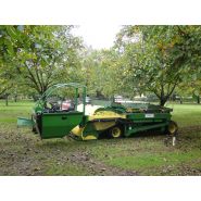 Récolteuse automotrice de noix, noisettes et châtaignes