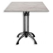 Table bistrot style art déco avec piétement robuste en fonte