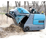 S20 Balayeuse TENNANT autoportée compacte de taille moyenne_1