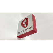 Enseigne lumineuse drapeau avec faces ajourées et profils en plexiglas - Personnalisable_1