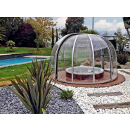 Cocon design pour spa offrant une protection contre vent, pluie et neige