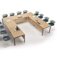 Table de conférence adaptable aux dimensions de la salle