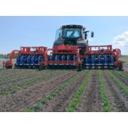 Bineuse Ferrari avec châssis articulé et pistons hydrauliques