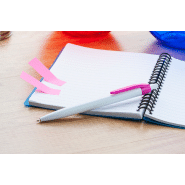 Stylo à bille - plastique avec corps blanc, clip coloré et encre bleue - couleur fuchsia_1