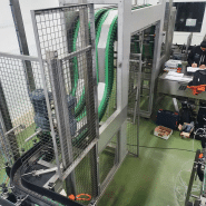 Convoyeur vertigripp en inox, configuration en s ou en omega, pour l'agroalimentaire, le pharmaceutique et la cosmétique - cms_1