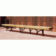 Banc public en bois conçu par l'Agence APS