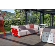 Mobilier outdoor  résistant, robuste et au design soigné idéal pour les cours, terrasses, patios ou rooftops_1