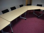 Table de réunion Werndl d'occasion - beige, pieds en aluminium, différentes dimensions - pliante et maniable_1