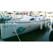 Design adhésif professionnel pour personnalisation de coques de bateau