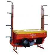 Distributeur d'engrais à châssis pliable - Damax SRL - trémie 900L avec repliement hydraulique et options personnalisables_1