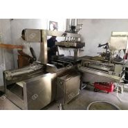 Machine à produire des cornets de crème glacée personnalisables