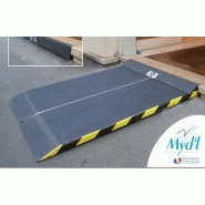 Rampe d'accès dérogatoire avec revêtement antidérapant