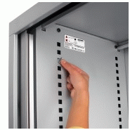 Armoire métallique à portes battantes et rayonnages - amt_1