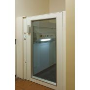 Élévateur vertical PMR avec gaine fermée - EAP France - Confort, sécurité et dimensions adaptables_1