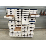 Meuble d'occasion de laboratoire avec 32 tiroirs - sur pieds métal - référence P21091166_1