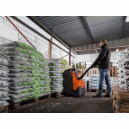 Toyota Levio - Transpalette électrique compact, conducteur accompagnant ou porté - capacités jusqu'à 3 tonnes_1