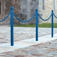 Potelet à chaînes boule - diamètre 76mm - finition peint sur zinc - fixation par scellement direct_1