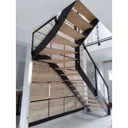 Escalier tourant - acier limon a la francaise