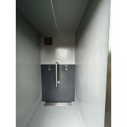 Cabine PMR avec deux cabines standard disponible en version manuelle, semi-automatique ou automatique - réf. 2061_2