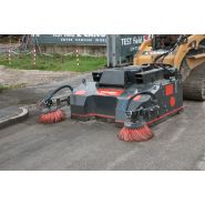 Balayeuse universelle Cangini - nettoyage d’esplanades, pavages, hangars industriels, routes - série 3 avec 4 roues pivotantes_1