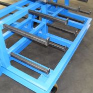 Chariot porte outils sur mesure - manubob industrie - 4 roulettes : 2 roues et 2 roues pivotantes freinées_1