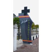 Totem d'intérieur ou d'extérieur sur mesure, idéal pour les boutiques - OUEST ENSEIGNES_1