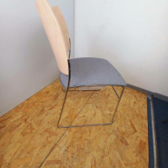 Chaise empilable Curvy de Casala d'occasion - dossier bois/assise tapissée - sans accoudoirs_1