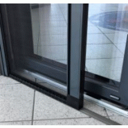 Moustiquaire avec fermeture aimantée